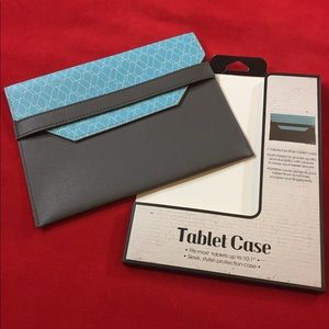 🌷NWT🌷Sleek,stylish Tablet Case for up to 10.1”🌷